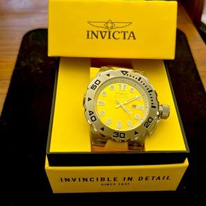 NWOT Invicta- Featuring a Yellow Band Silver-tone Case Flame Fusion Crystal